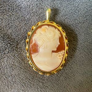 Vintage Cameo brooch/pendent